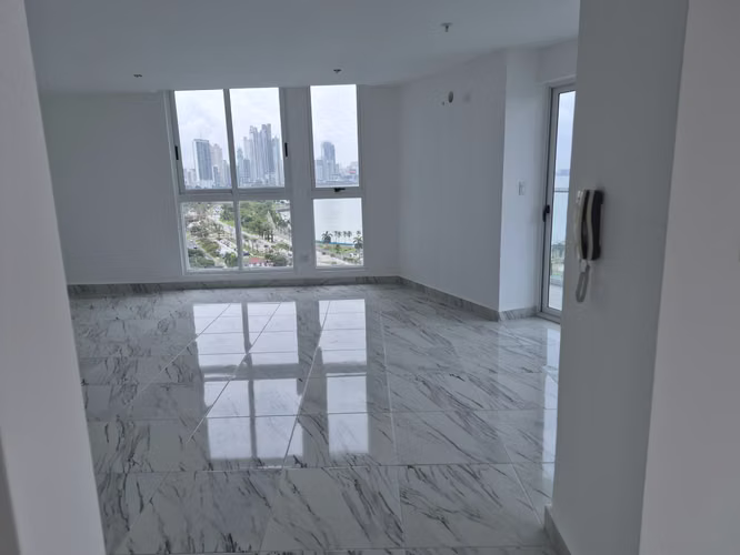 APARTAMENTO EN VENTA FRENTE AL MAR