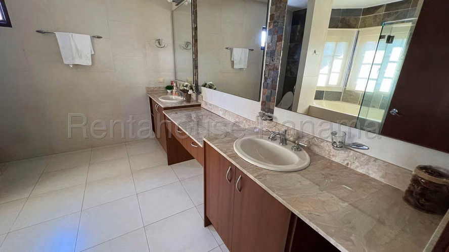 Venta de casa en Costa Sur AK