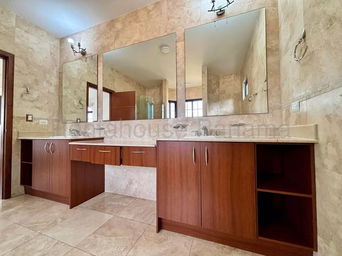 Venta de casa en Costa Sur AK - Imagen 9