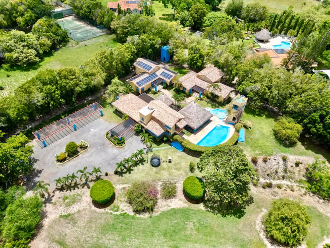 BOAT TIP HOUSE FOR SALE