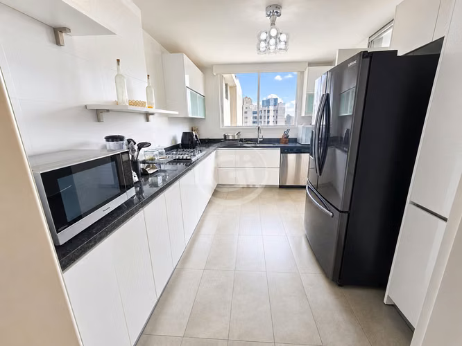 Venta Apartamento Marbella Tower Remodelado de Lujo Oportunidad