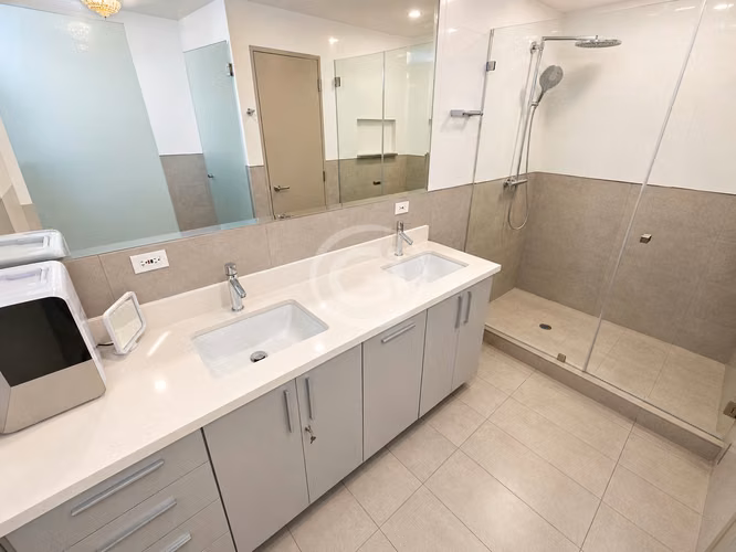 Venta Apartamento Marbella Tower Remodelado de Lujo Oportunidad