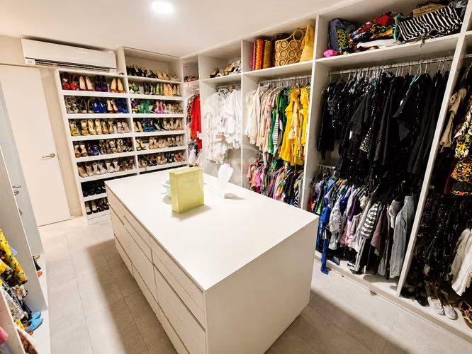 Venta Apartamento Marbella Tower Remodelado de Lujo Oportunidad
