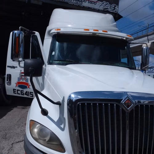 SE VENDE CABEZAL INTERNATIONAL PROSTAR Y REMOLQUE (MESA)