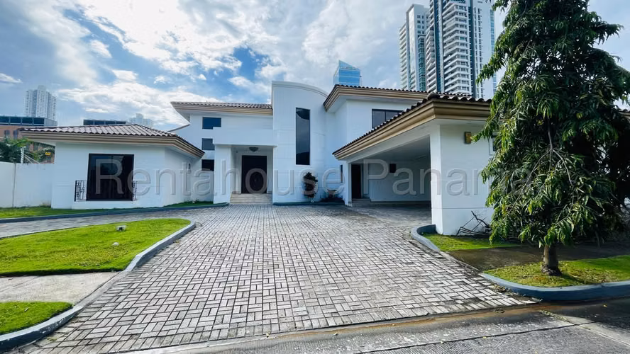 Se Vende Casa en Costa del Este LA26-6541