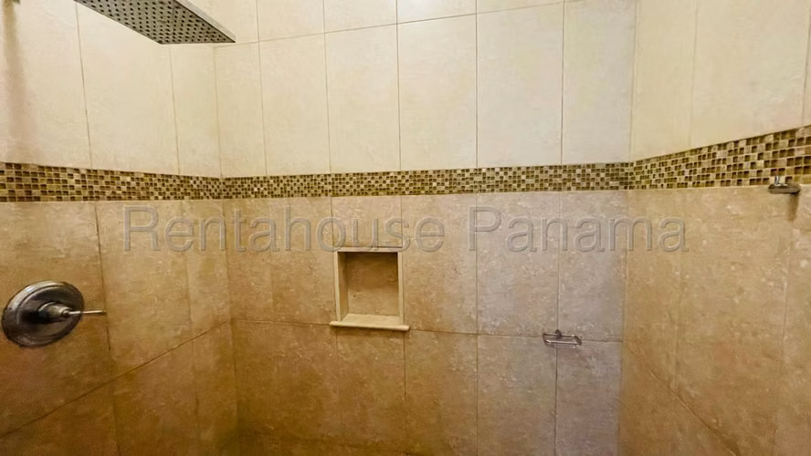Se Vende Casa en Costa del Este LA26-6541