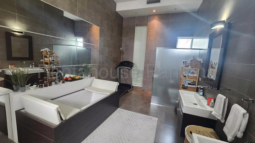 Se Vende Casa en Altos del Golf LA26-7823