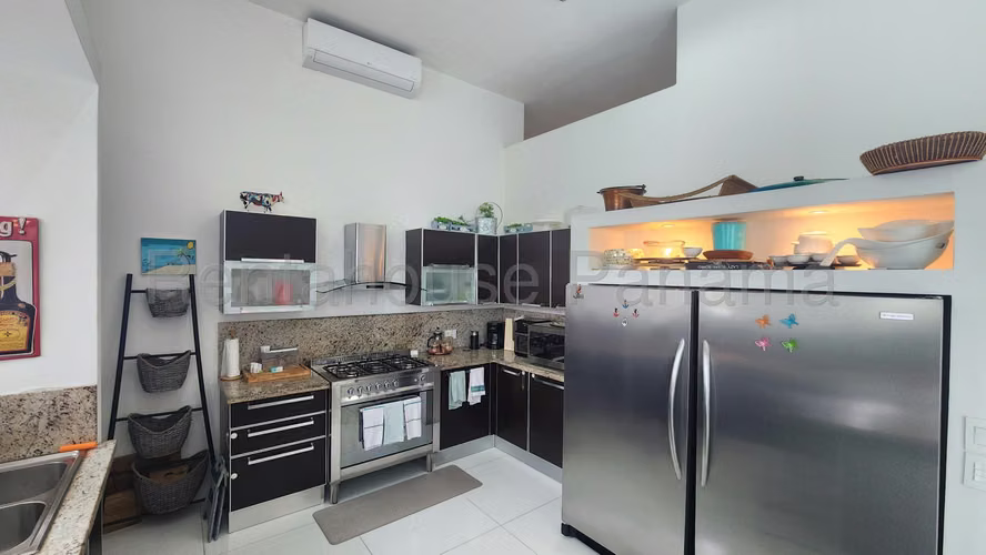 Se Vende Casa en Altos del Golf LA26-7823