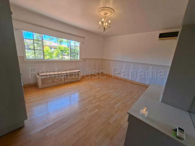 Se Vende Casa en Costa del Este LA26-6634