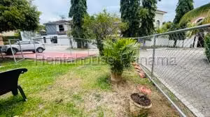 Venta de Casa con 323m2 en Albrook 26-8118SR