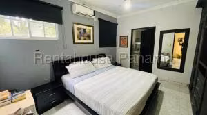 Venta de Casa con 323m2 en Albrook 26-8118SR