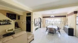 Venta de Casa con 323m2 en Albrook 26-8118SR