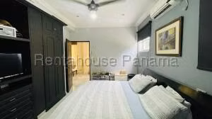 Venta de Casa con 323m2 en Albrook 26-8118SR
