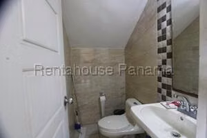 Venta de Casa con 157m2 en Brisas del Golf PH Augusta 26-8117SR