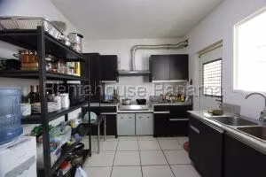Venta de Casa con 157m2 en Brisas del Golf PH Augusta 26-8117SR