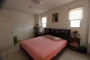 Venta de Casa con 157m2 en Brisas del Golf PH Augusta 26-8117SR