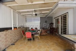 Venta de Casa con 157m2 en Brisas del Golf PH Augusta 26-8117SR