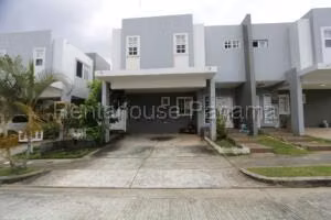 Venta de Casa con 157m2 en Brisas del Golf PH Augusta 26-8117SR