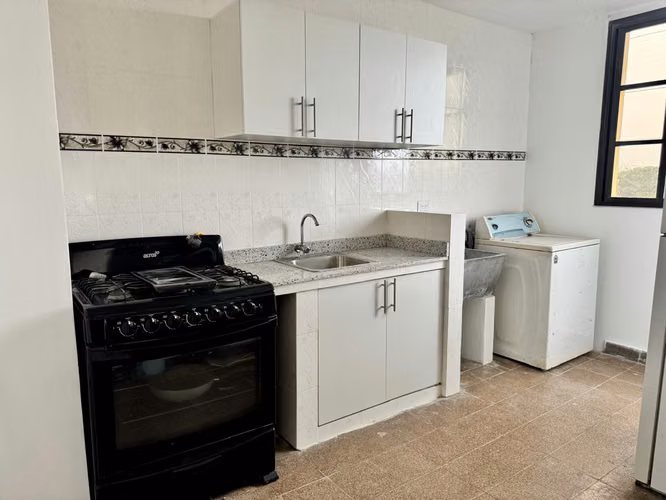Venta de apartamento renovado P.H Las Estaciones