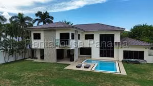 Venta de Casa con 866m2 en Costa del Este PH Paseo del Parque 26-8126SR