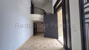 Venta de Casa con 866m2 en Costa del Este PH Paseo del Parque 26-8126SR