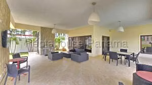 Venta de Casa con 866m2 en Costa del Este PH Paseo del Parque 26-8126SR