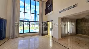 Venta de Casa con 866m2 en Costa del Este PH Paseo del Parque 26-8126SR