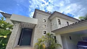 Venta de Casa con 866m2 en Costa del Este PH Paseo del Parque 26-8126SR