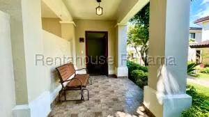 Venta de Casa con 258m2 en Panama Pacifico PH River Valley 26-7749SR