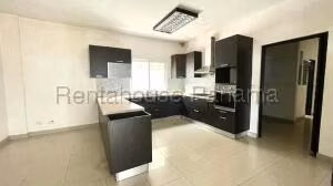 Venta de Casa con 652m2 en Altos de Panama PH Horizontes II 26-7209SR