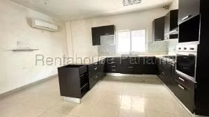 Venta de Casa con 652m2 en Altos de Panama PH Horizontes II 26-7209SR