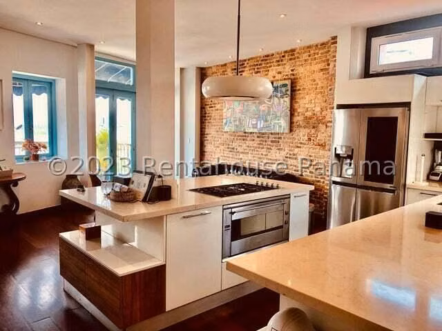 Alquilo Apartamento amoblado en Casco Antiguo OF 26-8144
