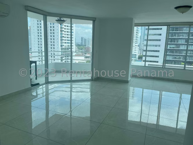 Vendo Apartamento en San Francisco east tower PH 7400 OF 26-8124