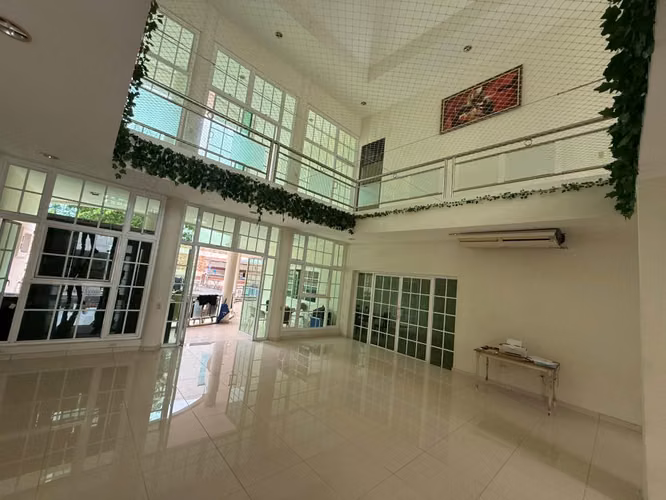 Lujosa mansión de 10 habitaciones con piscina, elevador y 6 estacionamientos en San Francisco