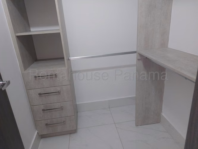 Se Vende Apartamento en Edison Park LA26-8181