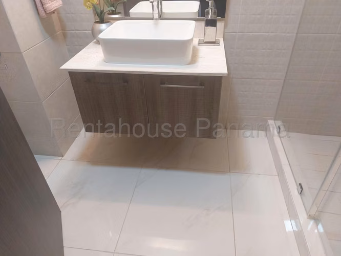 Se Vende Apartamento en Edison Park LA26-8181