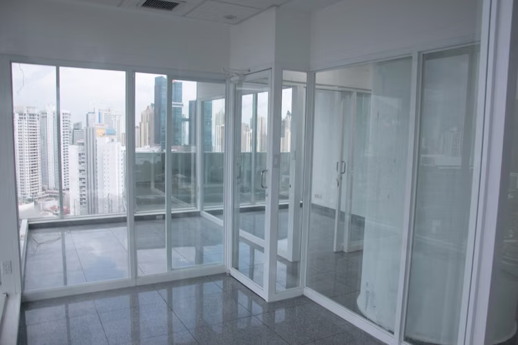 Venta de oficina en Calle 50 con linda vista a la ciudad - Imagen 5