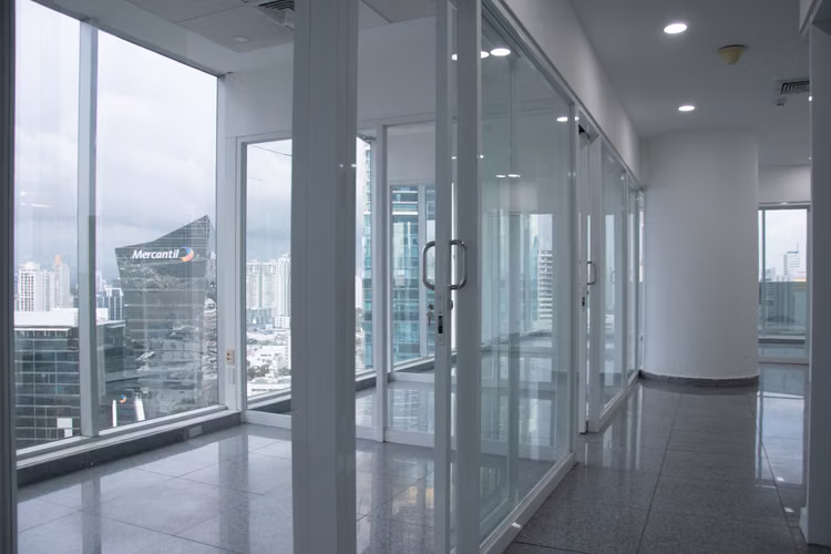 Venta de oficina en Calle 50 con linda vista a la ciudad - Imagen 3