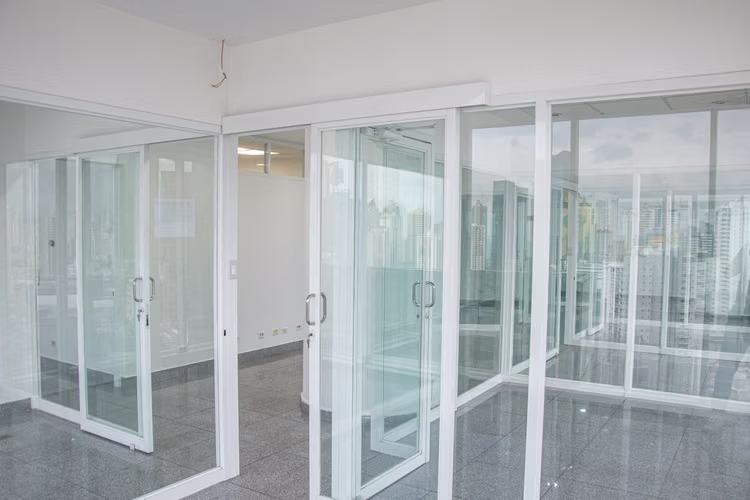 Venta de oficina en Calle 50 con linda vista a la ciudad - Imagen 4