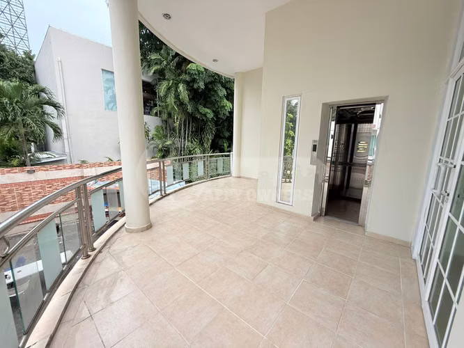Venta de casa de 2 niveles en San Francisco