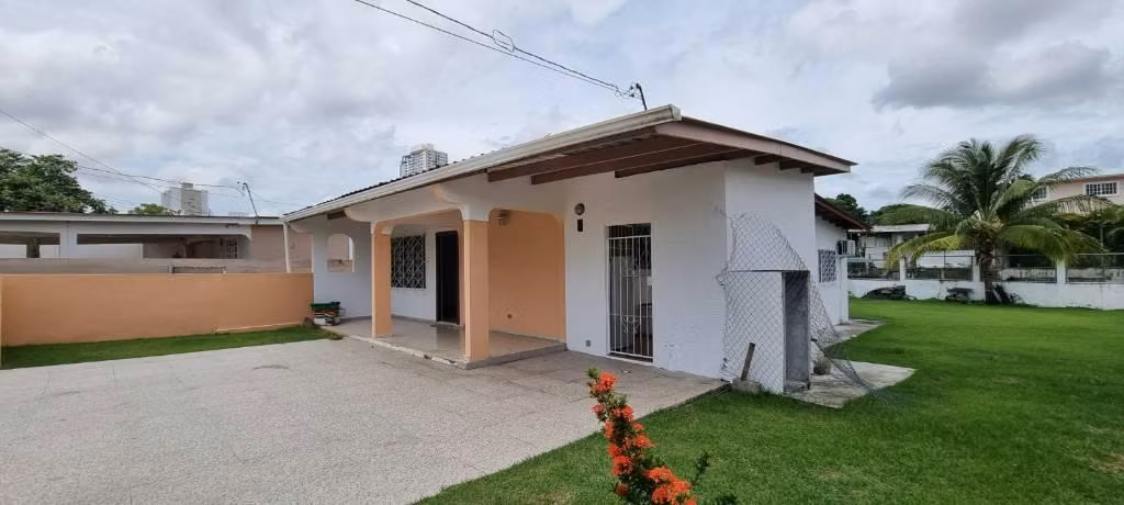 Se Alquila casa en El Bosque