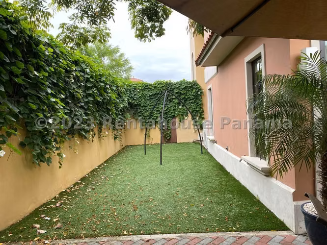 Casa en Alquiler en Costa Sur AFC 26-9378