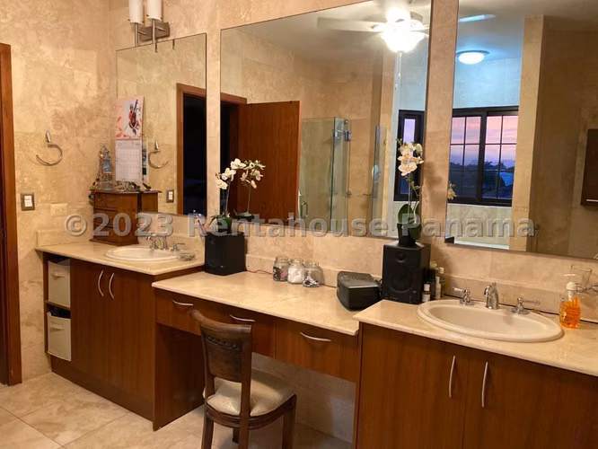 Casa en Alquiler en Costa Sur AFC 26-9378