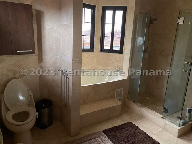 Casa en Alquiler en Costa Sur AFC 26-9378