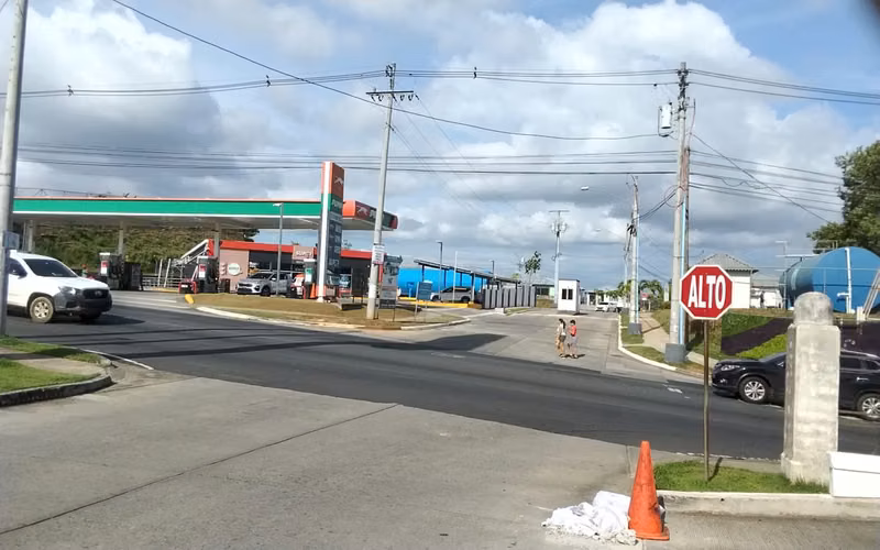SE VENDE LOCAL COMERCIAL  BRISAS DEL GOLF ARRAIJAN