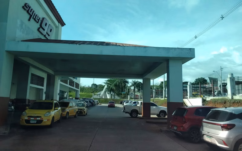 SE VENDE LOCAL COMERCIAL  BRISAS DEL GOLF ARRAIJAN