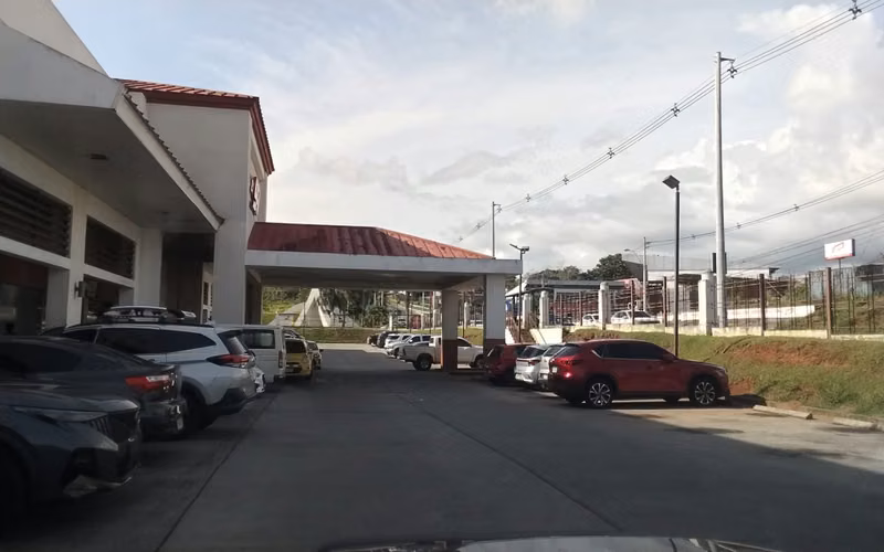 SE VENDE LOCAL COMERCIAL  BRISAS DEL GOLF ARRAIJAN