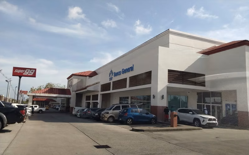 SE VENDE LOCAL COMERCIAL  BRISAS DEL GOLF ARRAIJAN