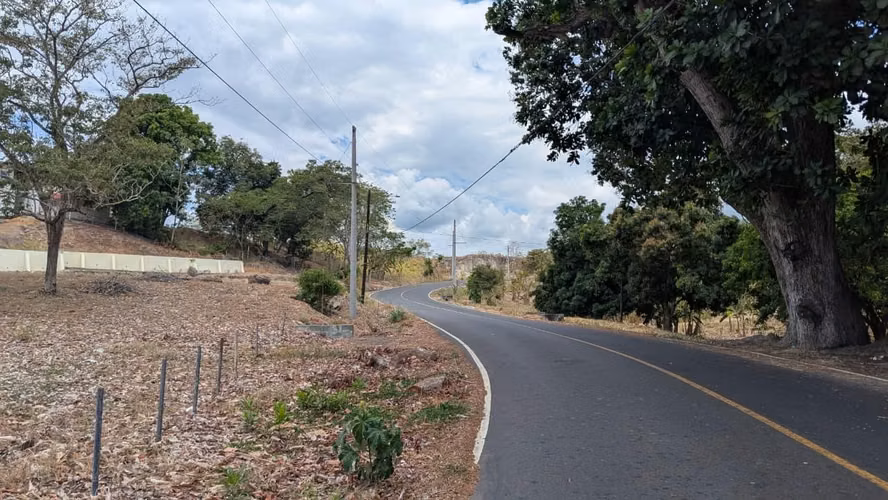 Venta de terreno comercial con mejoras