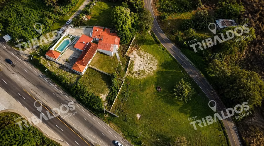 Venta de terreno comercial con mejoras - Imagen 5